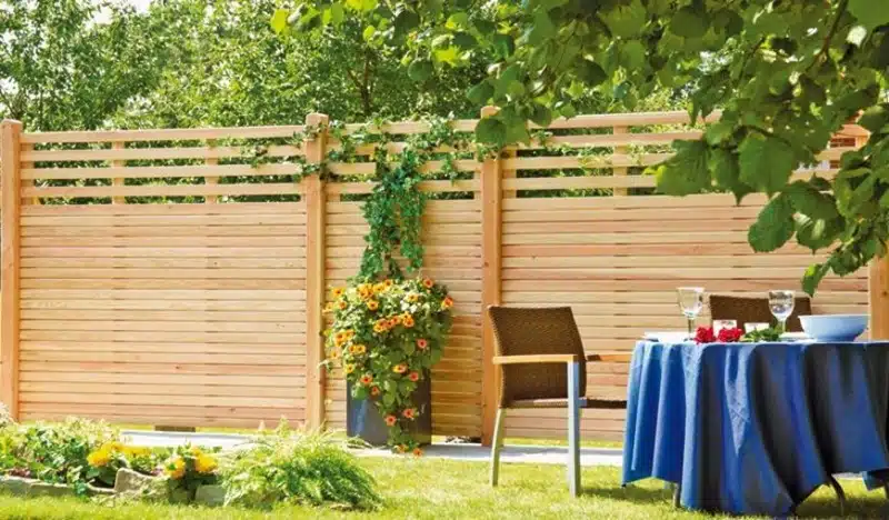 Brise-vue en bois allier intimité et esthétique dans votre jardin